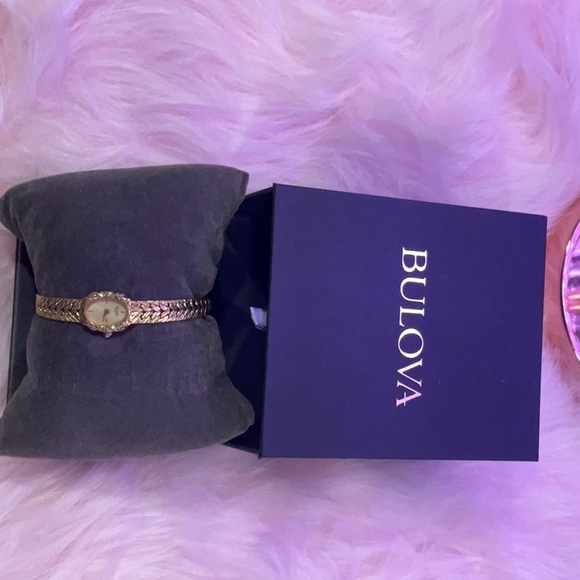 Woman’s 24k gold vintage watch - Picture 2 of 3